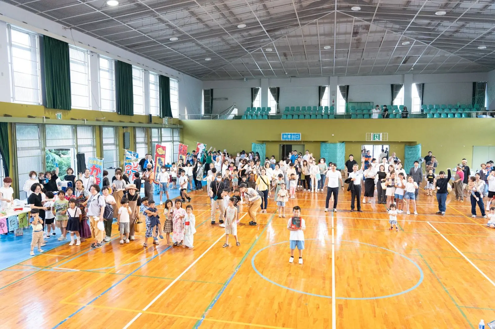 地域イベントで人が集う大浜の体育館