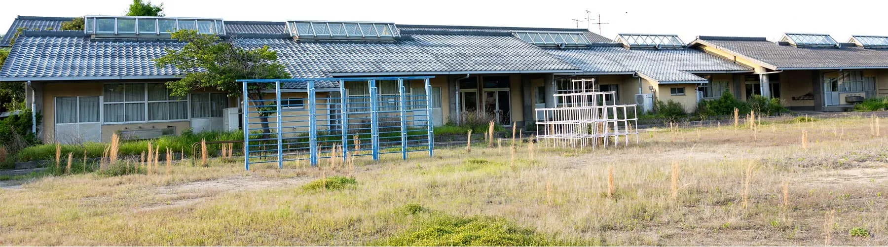 旧大浜小学校の校舎（現在の大浜スイーツアカデミー）
