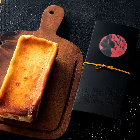 NinNin チーズケーキと専用の箱