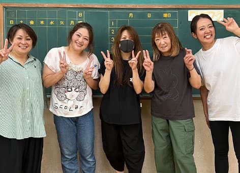 大浜小学校の卒業生で、大浜スイーツアカデミーに働く皆さん。