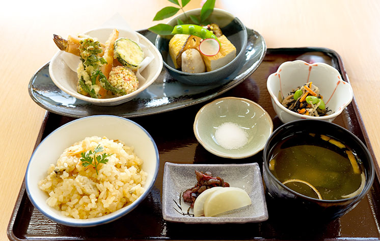 昼食のイメージ